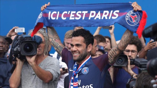 RUMORES Y FICHAJES: ¡Bryan Acosta a Europa; Özil define su futuro y James con inédito número!