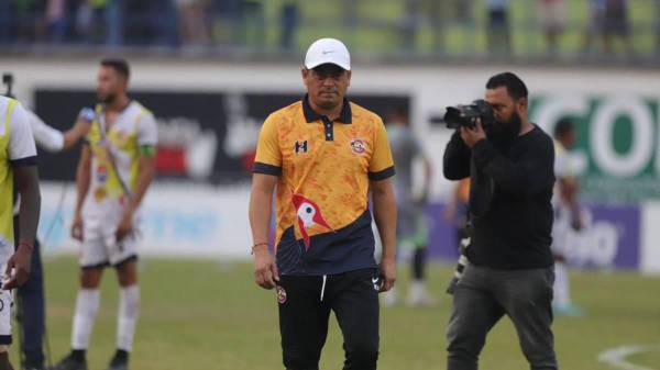 Tilguath se destapó tras salida de Génesis ¿Le impusieron jugadores? ¿Hubo indisciplina? ¿Futbolistas quedaron a deber?