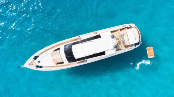 Así es el lujoso Funky Town, el yate que Neymar alquila en Ibiza por 66.000 euros la semana