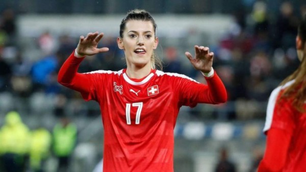 Conmoción: Desaparece jugadora de la selección de Suiza mientras nadaba en un lago