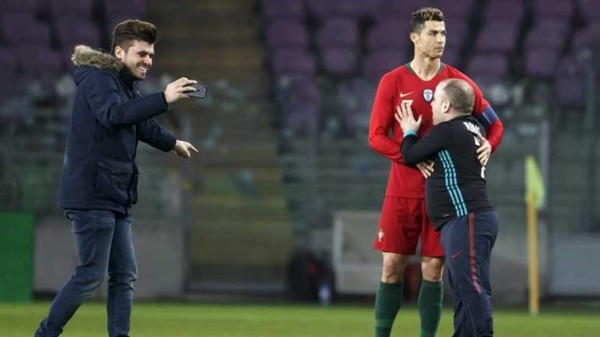 LOCURA: Boxers y hasta besitos para Cristiano Ronaldo en la derrota contra Holanda