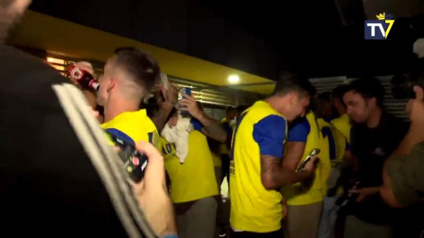 ¡A Primera oé! Las imágenes del eufórico festejo del Cádiz del Choco tras sellar el ascenso