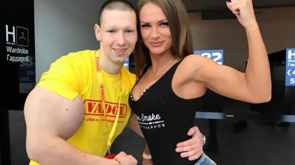 La fea lesión del Popeye ruso: le 'explotan' un brazo en plena pelea y anuncia que es el final