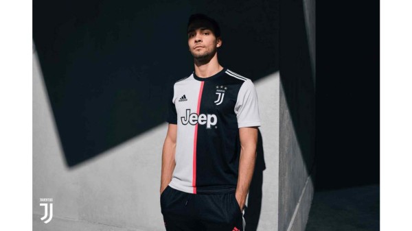 Revolucionaria: Juventus presenta su nueva y polémica camiseta... ¡Sin rayas!