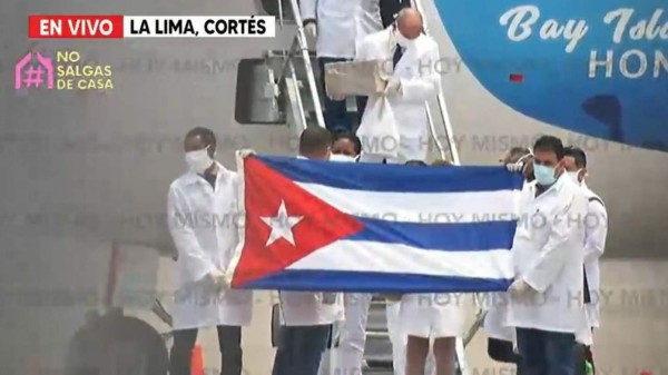 Médicos cubanos llegan a Honduras para ayudar a combatir el coronavirus
