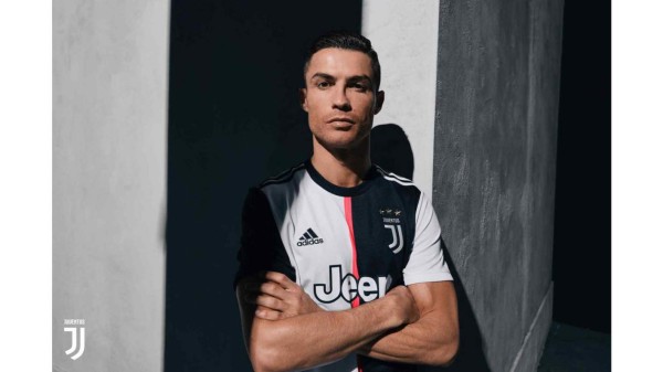 Revolucionaria: Juventus presenta su nueva y polémica camiseta... ¡Sin rayas!