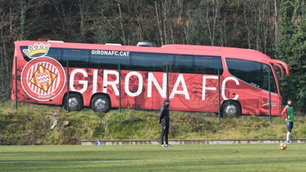 Los lujosos autobuses en lo que se transportan los legionarios hondureños