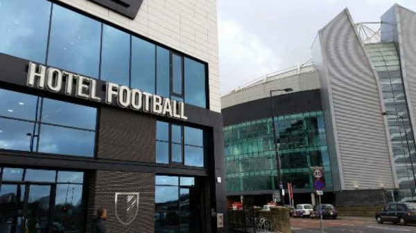 Así es el hotel que ofrecieron exfiguras del Manchester United para luchar contra el coronavirus