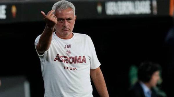 José Mourinho ha lanzado un dardo y todos creen que va dirigido al Barcelona de Xavi Hernández.