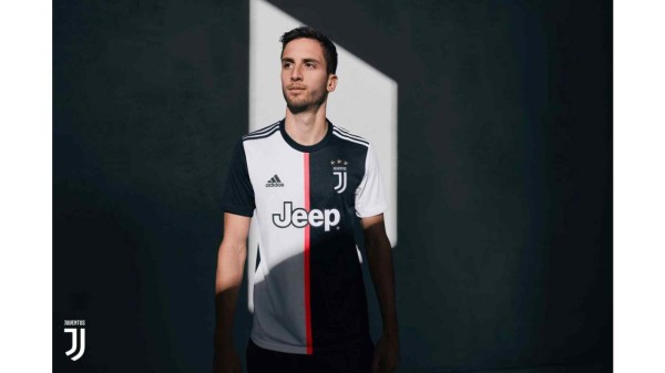Revolucionaria: Juventus presenta su nueva y polémica camiseta... ¡Sin rayas!