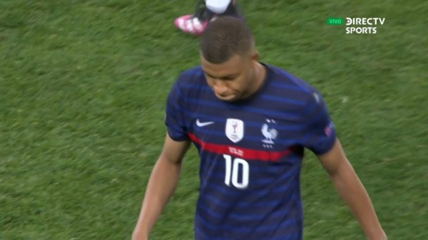 La tristeza de Mbappé, aficionado invade y crack de Suiza no hace caso a Cristiano Ronaldo con la Coca Cola