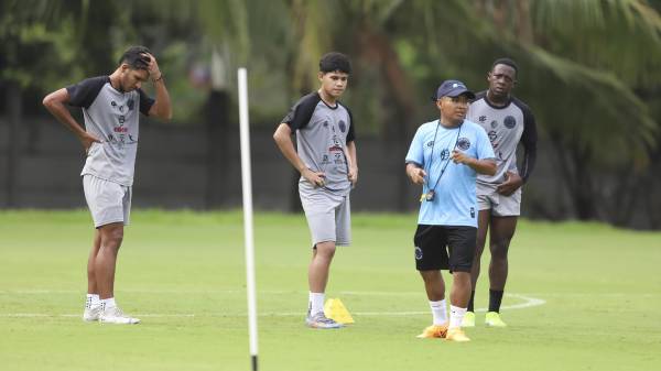 Enrique Amador, de 26 años, es el mejor amigo de Alberth Elis y el técnico de Panteras FC. FOTOS: Mauricio Ayala
