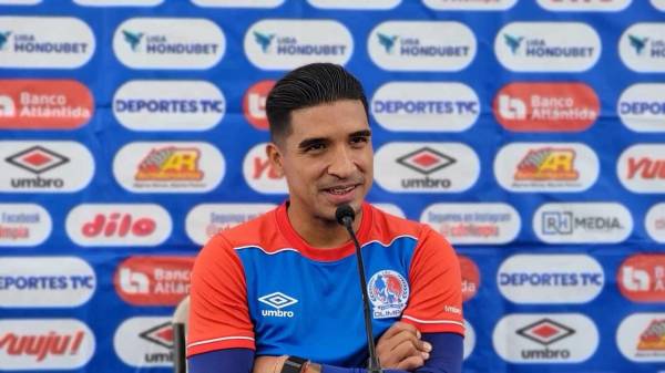 Michaell Chirinos estuvo en conferencia de prensa, habló del Puskas, su contrato y el adiós de Pedro Troglio.