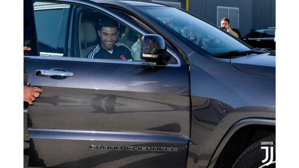 El saludo con Higuaín, la 'ola' de abrazos y el hermoso gesto, así fue la vuelta de Cristiano a la Juventus&nbsp;&nbsp;