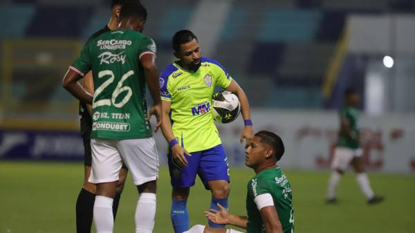 Acciones del encuentro en el estadio Morazán.