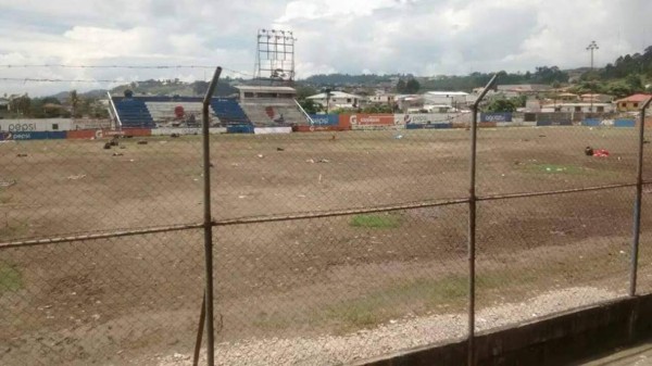 Estadio Sergio Reyes en Santa Rosa de Copán queda destruido tras un evento