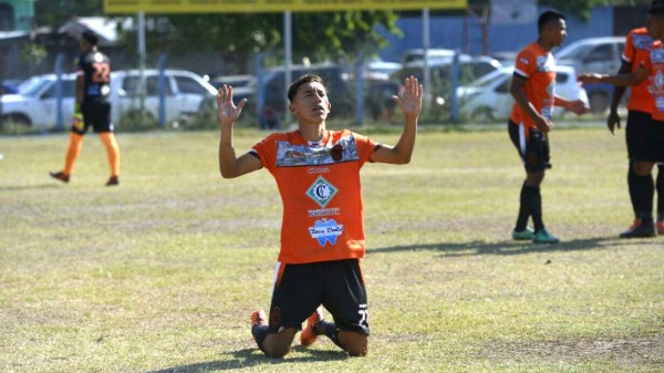 Los feos y raros estadios en El Salvador, Nicaragua y Guatemala