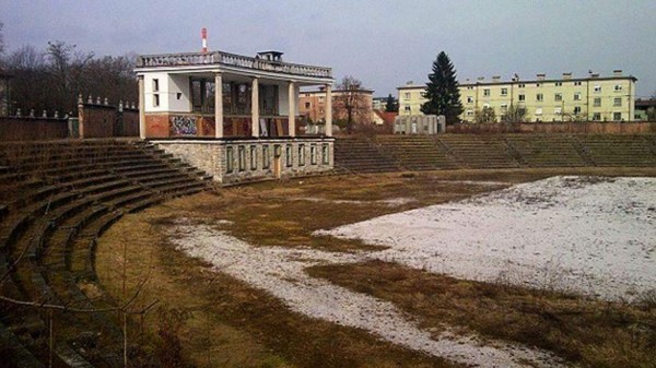¡Increíble! Grandes estadios que están totalmente abandonados