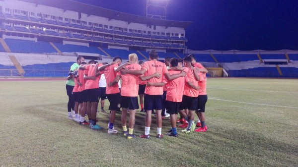 FOTOS: Risas, bromas y pastel en reconocimiento de cancha de Motagua y Managua