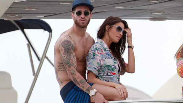 Los grandes futbolistas que están esperando con su bellas mujeres un hijo