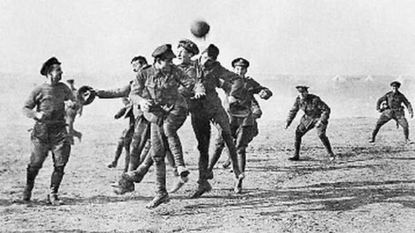 Soldados cambiaron armas por el balón en plena Primera Guerra Mundial