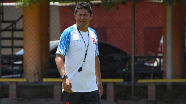 Centroamérica: Hondureños son noticia en Panamá y El Salvador; mexicano podría dirigir a Nicaragua