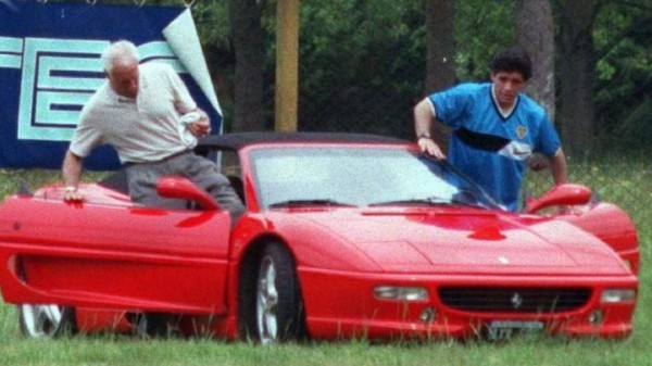 La brutal colección de carros que tuvo Diego Maradona con los años: así fue el primero antes del estrellato