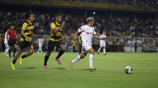 La zaga de Real España está en excelentes condiciones y no permiten nada.