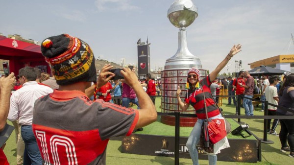 Fiestón en Lima: Los aficionados de River Plate y Flamengo 'inundan' Perú en la final de la Copa Libertadores&nbsp;&nbsp;&nbsp;&nbsp;&nbsp;