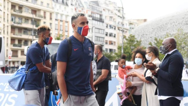 El día después de la Champions: Caos en las calles de París y frío recibimiento a los jugadores del PSG