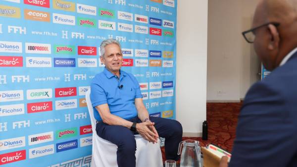 Reinaldo Rueda busca clasificar a su tercer Mundial como entrenador.