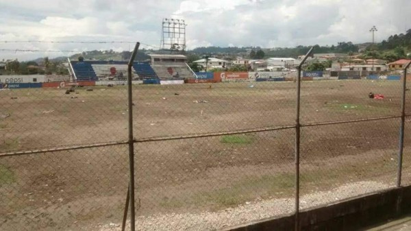 A un mes de haber sido destruida, así luce la cancha del estadio Sergio Reyes