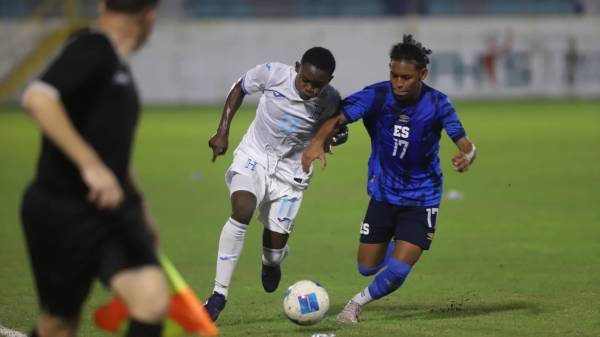Honduras logró una buena remontada ante los salvadoreños. Foto: Mauricio Ayala.