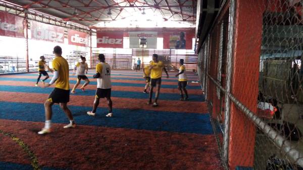 A la espera de Héctor Vargas, Real España entrena en cancha techada debido a las fuertes lluvias en San Pedro Sula