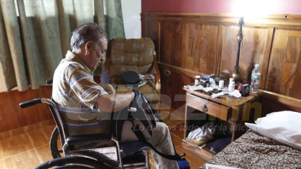 Así vive Chelato Uclés en Siguatepeque mientras se recupera