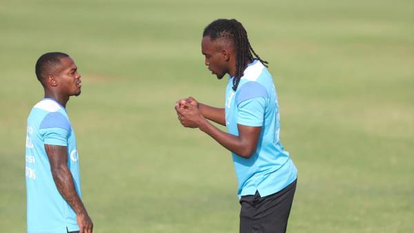 Alberth Elis y Edwin Solano, dos de los atacantes de Honduras en la Copa Oro. Foto: Mauricio Ayala, enviado especial.