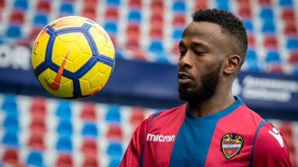 Al-Muwallad jugó una temporada en el Levante de España.