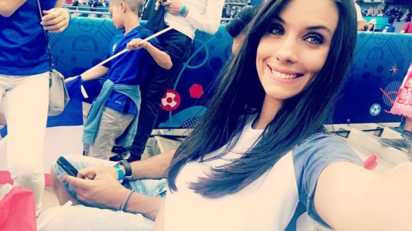 Bacary Sagna, uno de los más feos, captado en la playa con su bella esposa