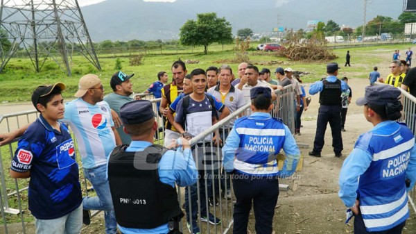 FOTOS: Así vive el Olímpico la fiesta de la gran final Real España-Motagua