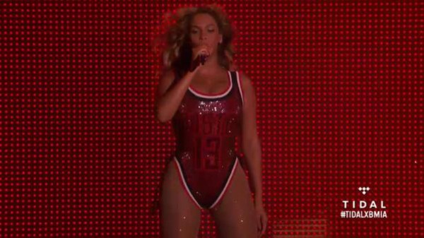 Beyonce, la encantadora fanática de la NBA