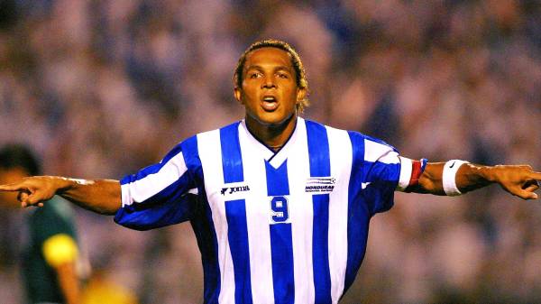 Carlos Pavón es uno de los goleadores en la serie entre hondureños y mexicanos.