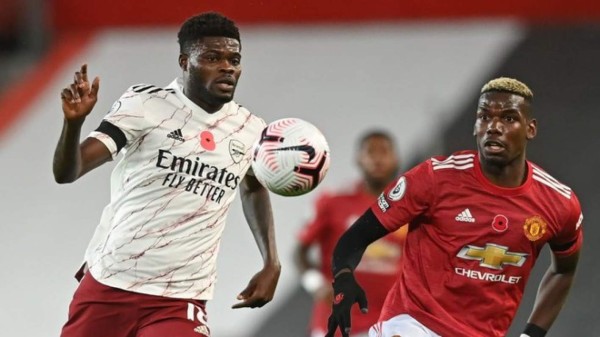 Ahora tiene una nueva ocupación: El calvario que vive Özil en el Arsenal por culpa de China