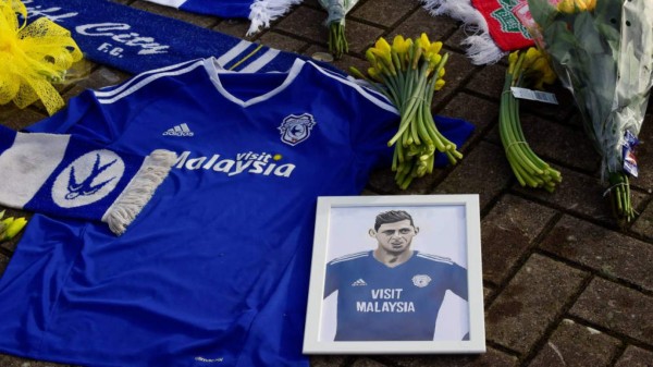 EN FOTOS: Así fue el homenaje que le hicieron a Elimiano Sala en Inglaterra