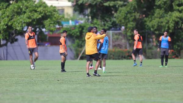 Bryan Moya da la fórmula para frenar al Olimpia de Troglio y es claro: “Nos pagan para ser campeones”