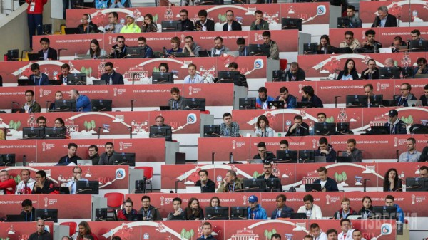 NO SE VIO EN TV: Le piden matrimonio a Cristiano en la Copa Confederaciones