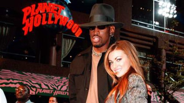 Así se ve Carmen Electra a sus 48 años, una de las dos mil novias de Dennis Rodman