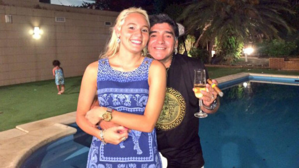 Prensa argentina publica que Maradona echó a su novia de Dubai