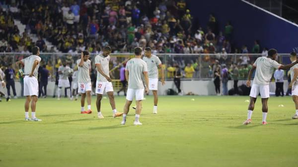 Los jugadores del Olimpia en la preparación del clásico.