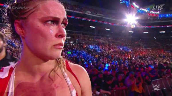 La sangrienta paliza que recibió Ronda Rousey en la WWE por Charlotte Flair