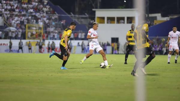 Andy Najar solo jugó 45 minutos ante Real España y tuvo que salir de cambio por las molestias en su pie.